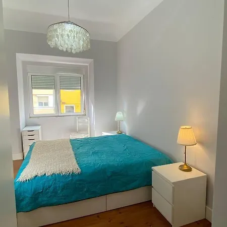 Hu2i - In&out Sete Rios Apartament *