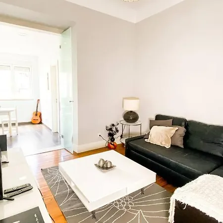 Hu2i - In&out Sete Rios Apartament Lizbona